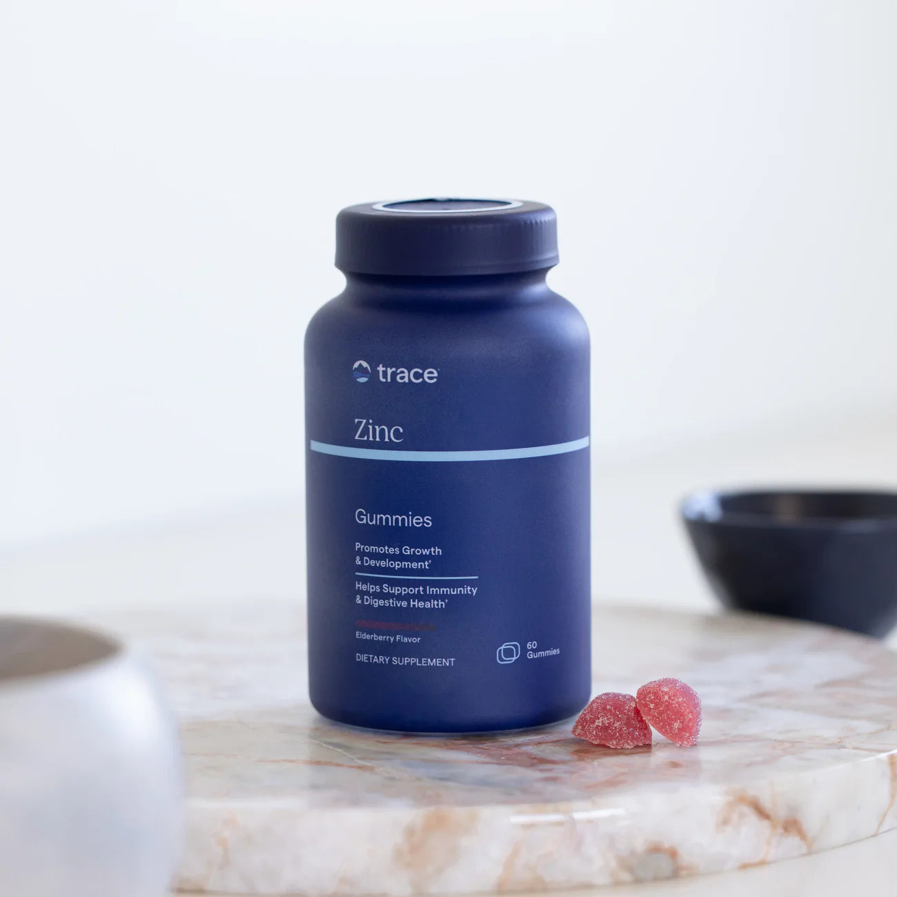 Trace minerals cinko guminukų pakuotė ant stalo 