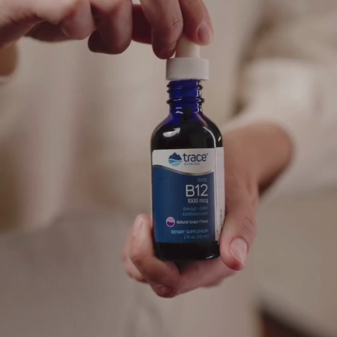 Laadi video: skystas, raudonos spalvos vitaminas B12 su pipete.